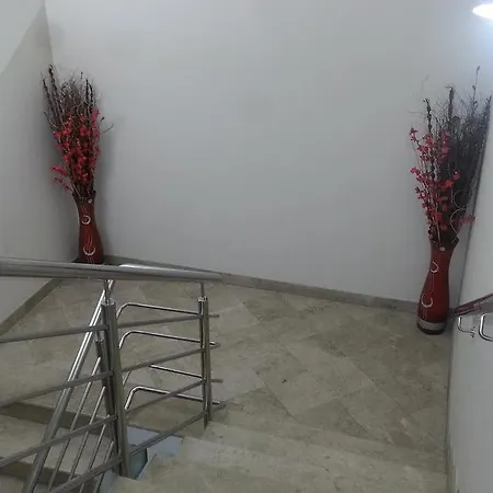 Viv فندق تريبينيي