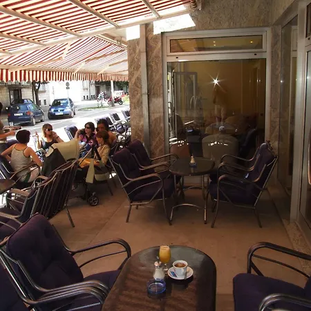 Viv فندق تريبينيي